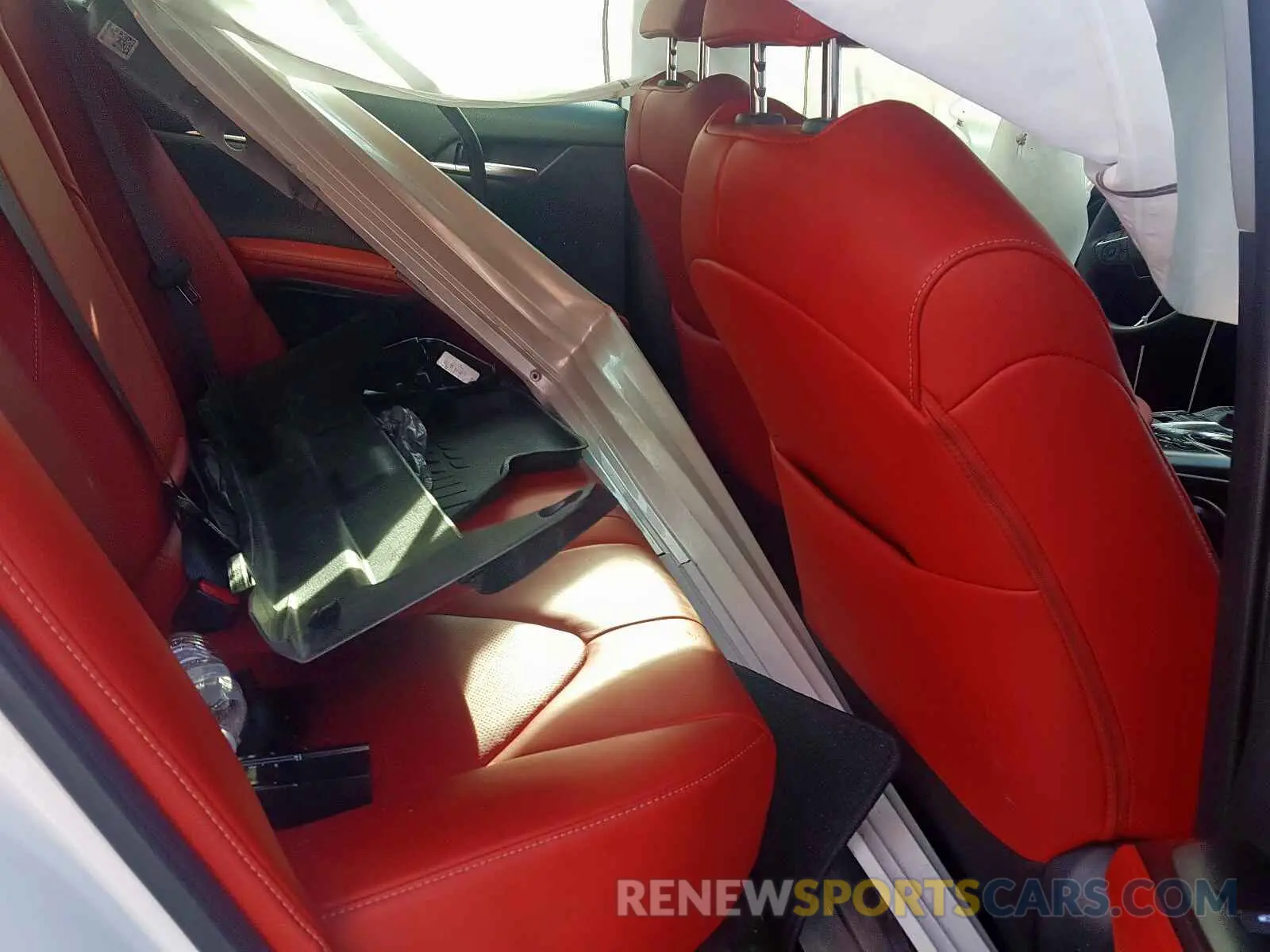 6 Photograph of a damaged car 4T1B61HK0KU246394 TOYOTA CAMRY 2019