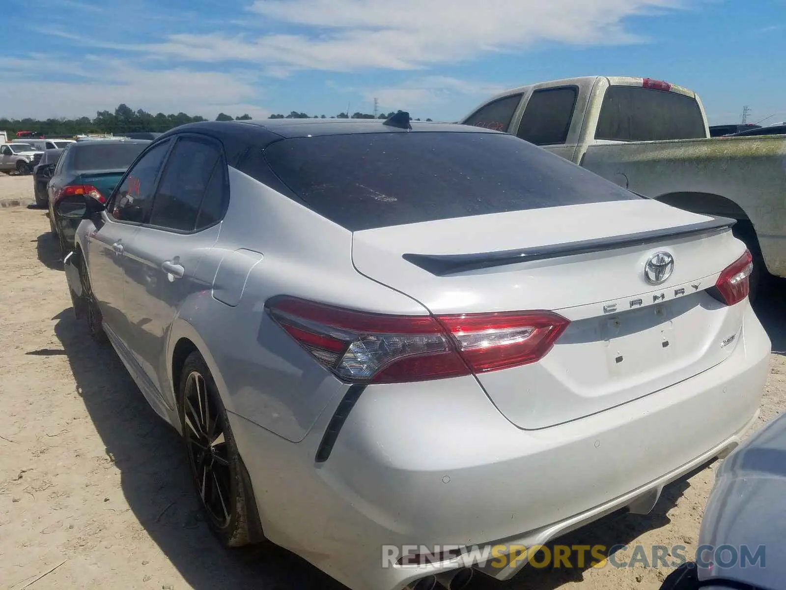 3 Photograph of a damaged car 4T1B61HK0KU260599 TOYOTA CAMRY 2019