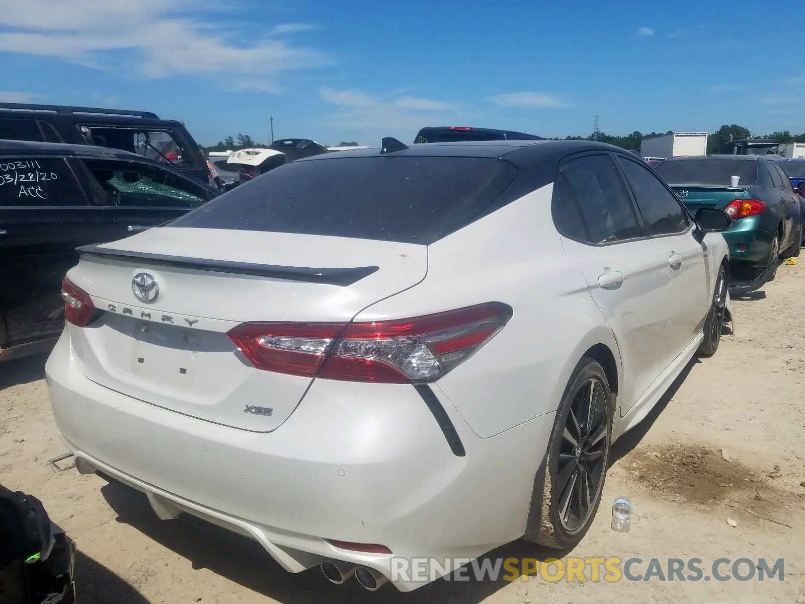 4 Photograph of a damaged car 4T1B61HK0KU260599 TOYOTA CAMRY 2019