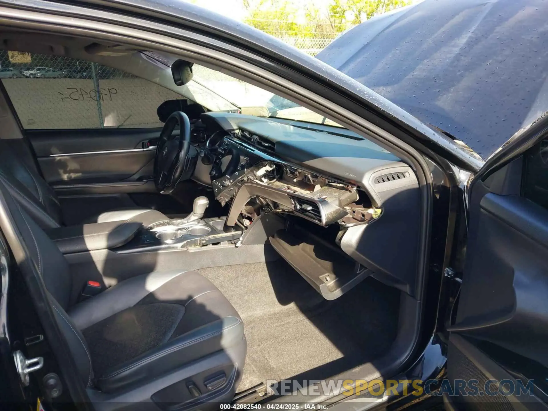 5 Photograph of a damaged car 4T1B61HK0KU710493 TOYOTA CAMRY 2019