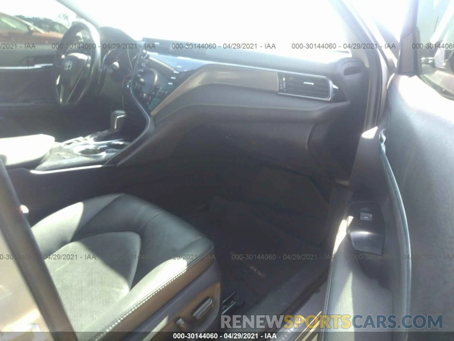 5 Photograph of a damaged car 4T1B61HK0KU717122 TOYOTA CAMRY 2019