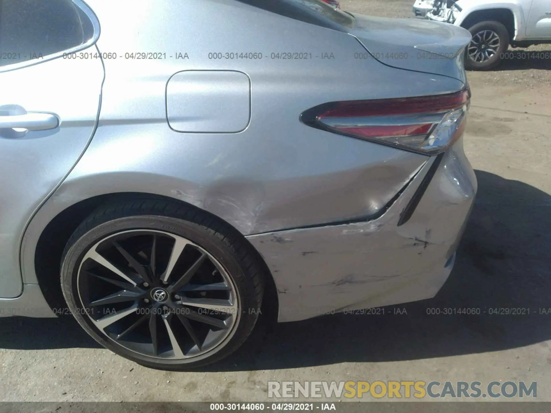 6 Photograph of a damaged car 4T1B61HK0KU717122 TOYOTA CAMRY 2019