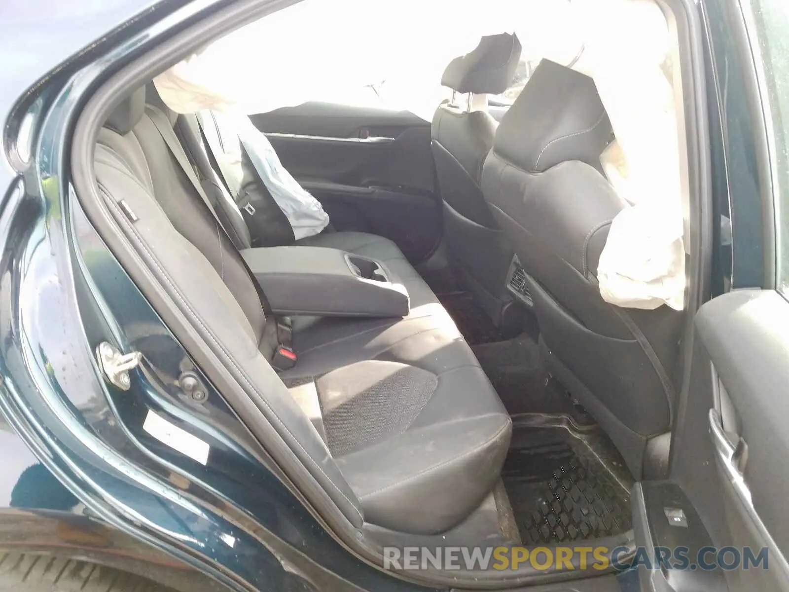 6 Photograph of a damaged car 4T1B61HK0KU744160 TOYOTA CAMRY 2019