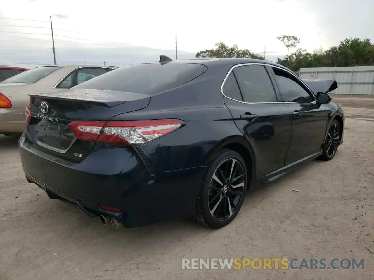 4 Photograph of a damaged car 4T1B61HK0KU755269 TOYOTA CAMRY 2019