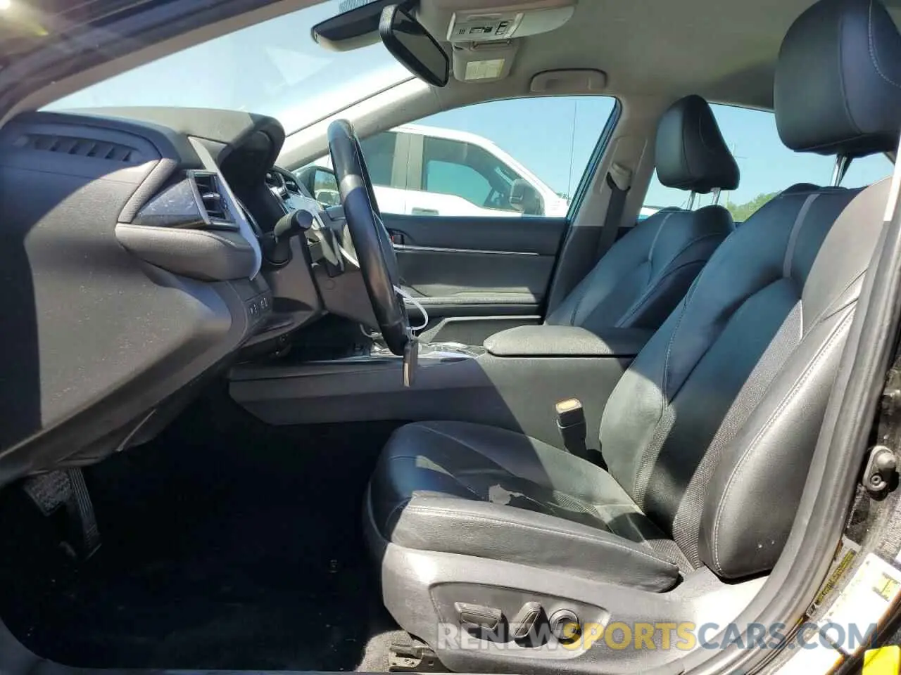7 Photograph of a damaged car 4T1B61HK0KU770791 TOYOTA CAMRY 2019