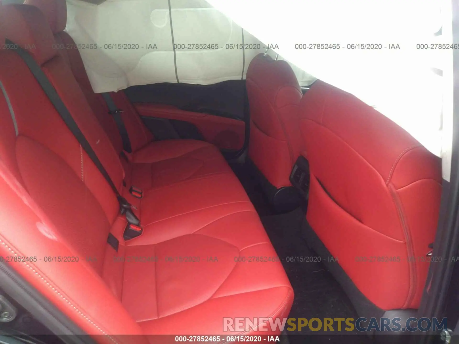 8 Photograph of a damaged car 4T1B61HK0KU816362 TOYOTA CAMRY 2019