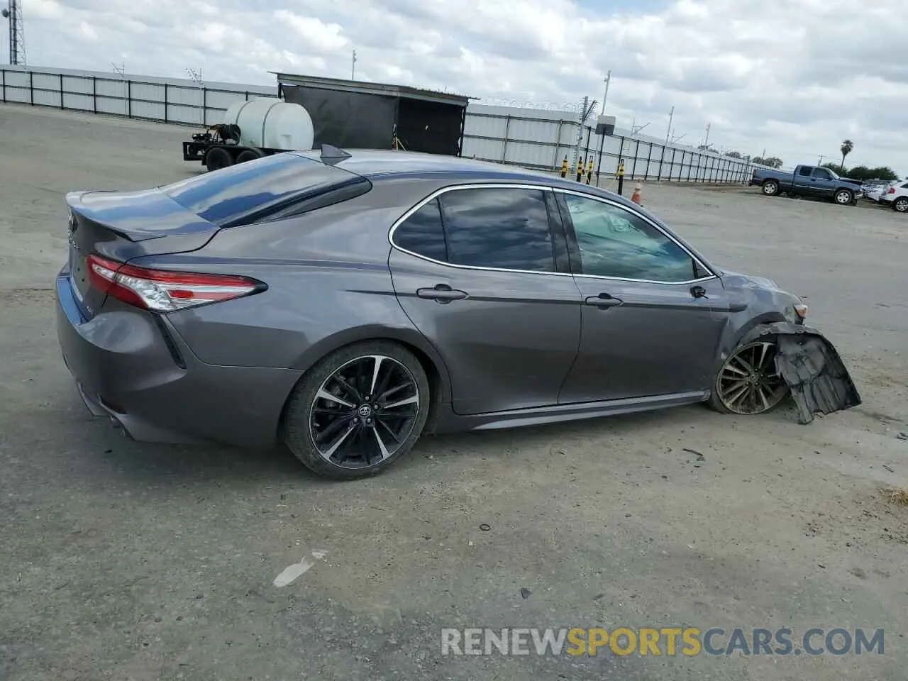 3 Photograph of a damaged car 4T1B61HK0KU828883 TOYOTA CAMRY 2019