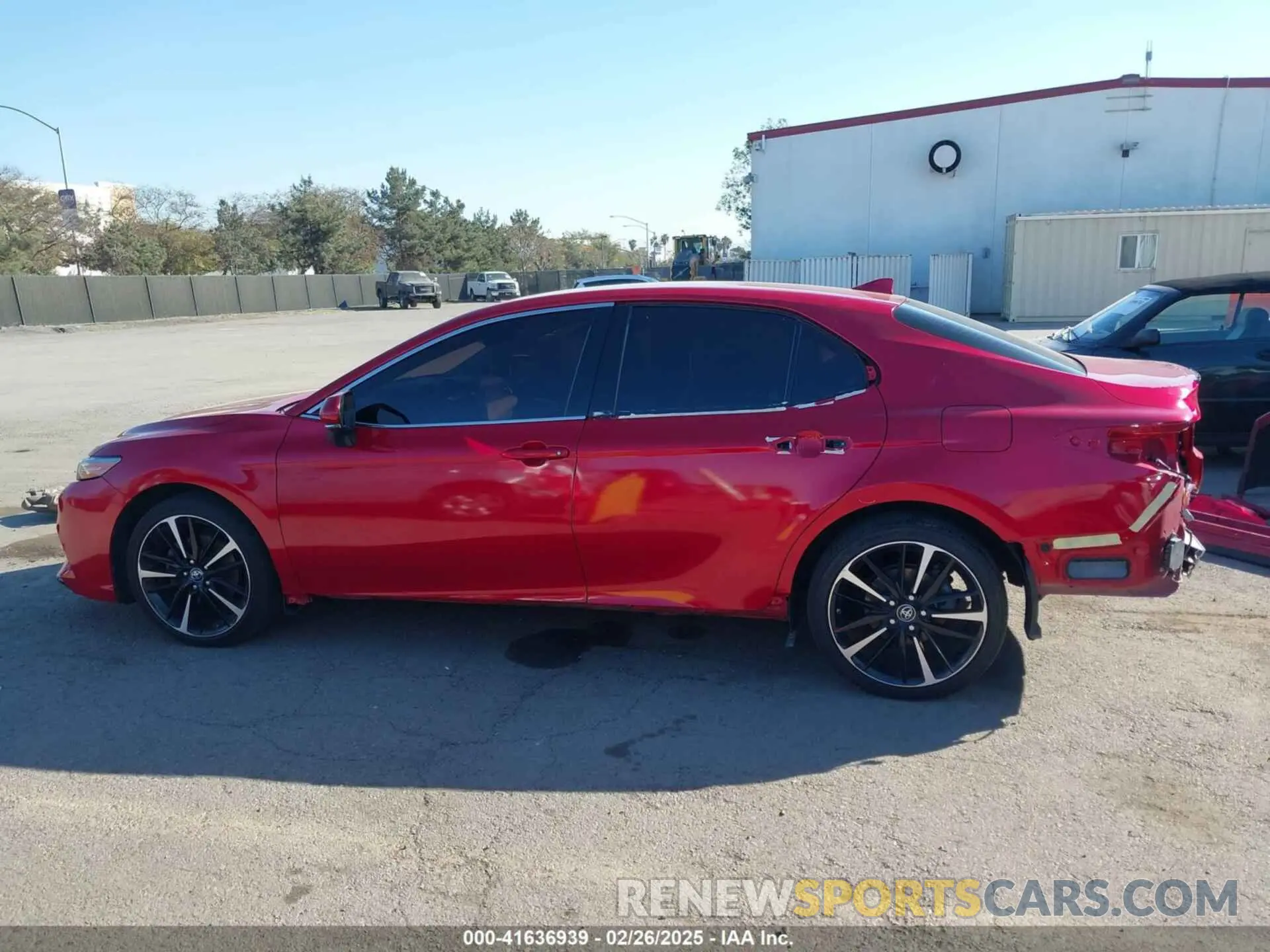 15 Photograph of a damaged car 4T1B61HK1KU168725 TOYOTA CAMRY 2019