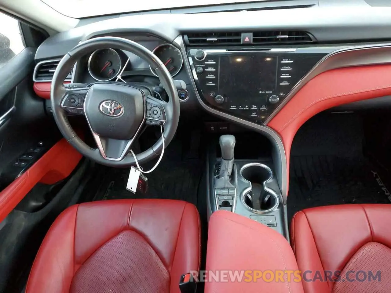 9 Photograph of a damaged car 4T1B61HK1KU190014 TOYOTA CAMRY 2019