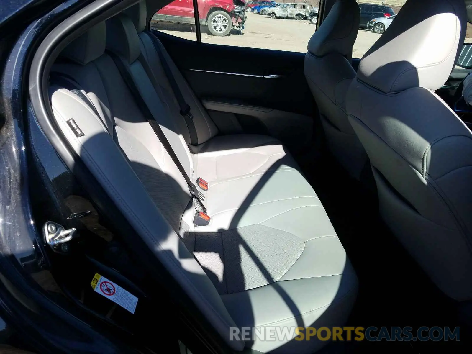 6 Photograph of a damaged car 4T1B61HK1KU191311 TOYOTA CAMRY 2019