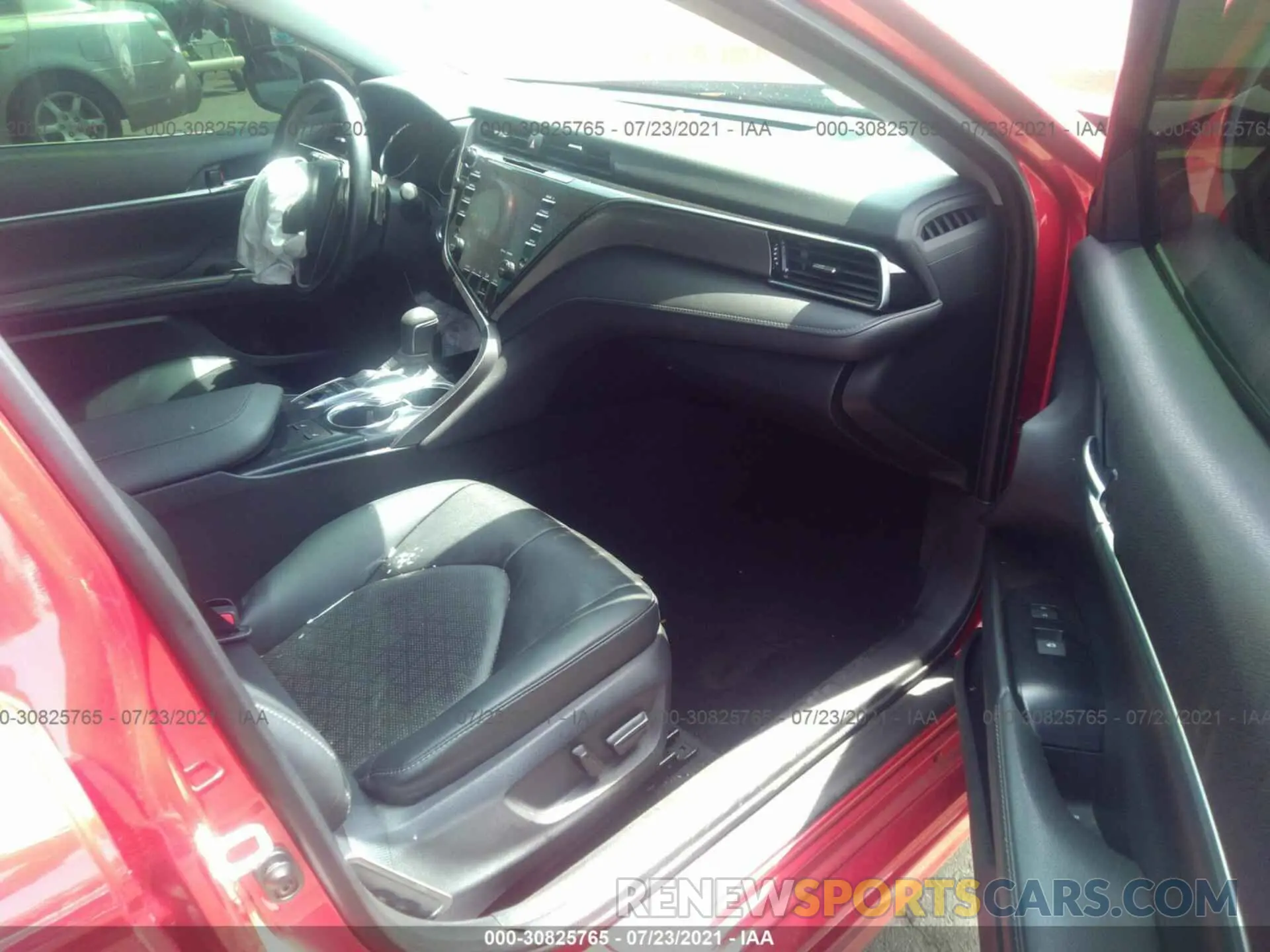 5 Photograph of a damaged car 4T1B61HK1KU214862 TOYOTA CAMRY 2019