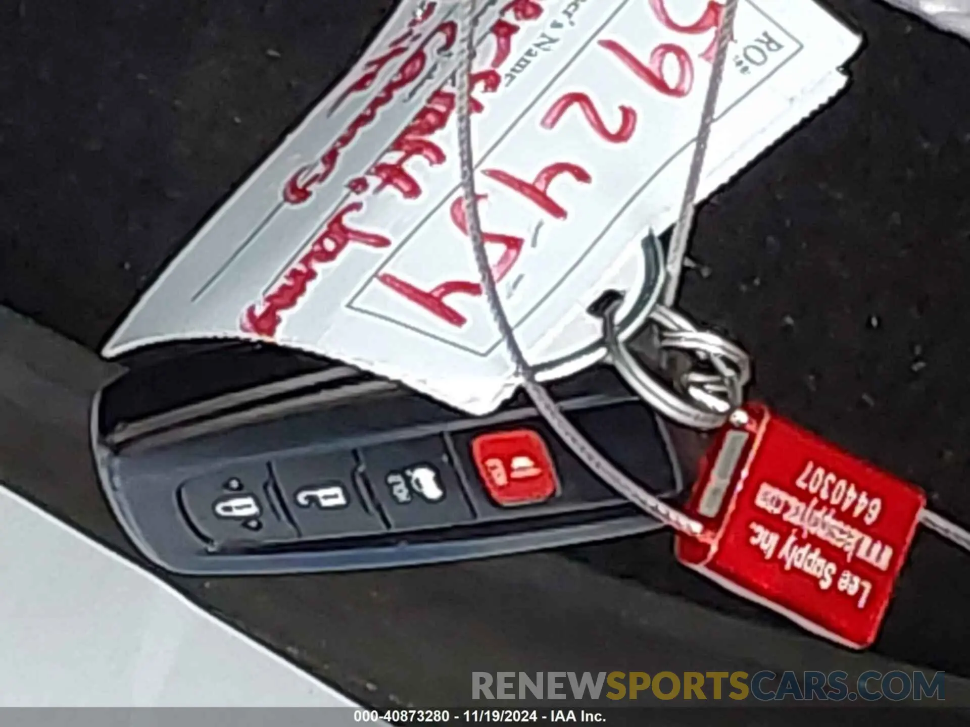 11 Photograph of a damaged car 4T1B61HK1KU235808 TOYOTA CAMRY 2019
