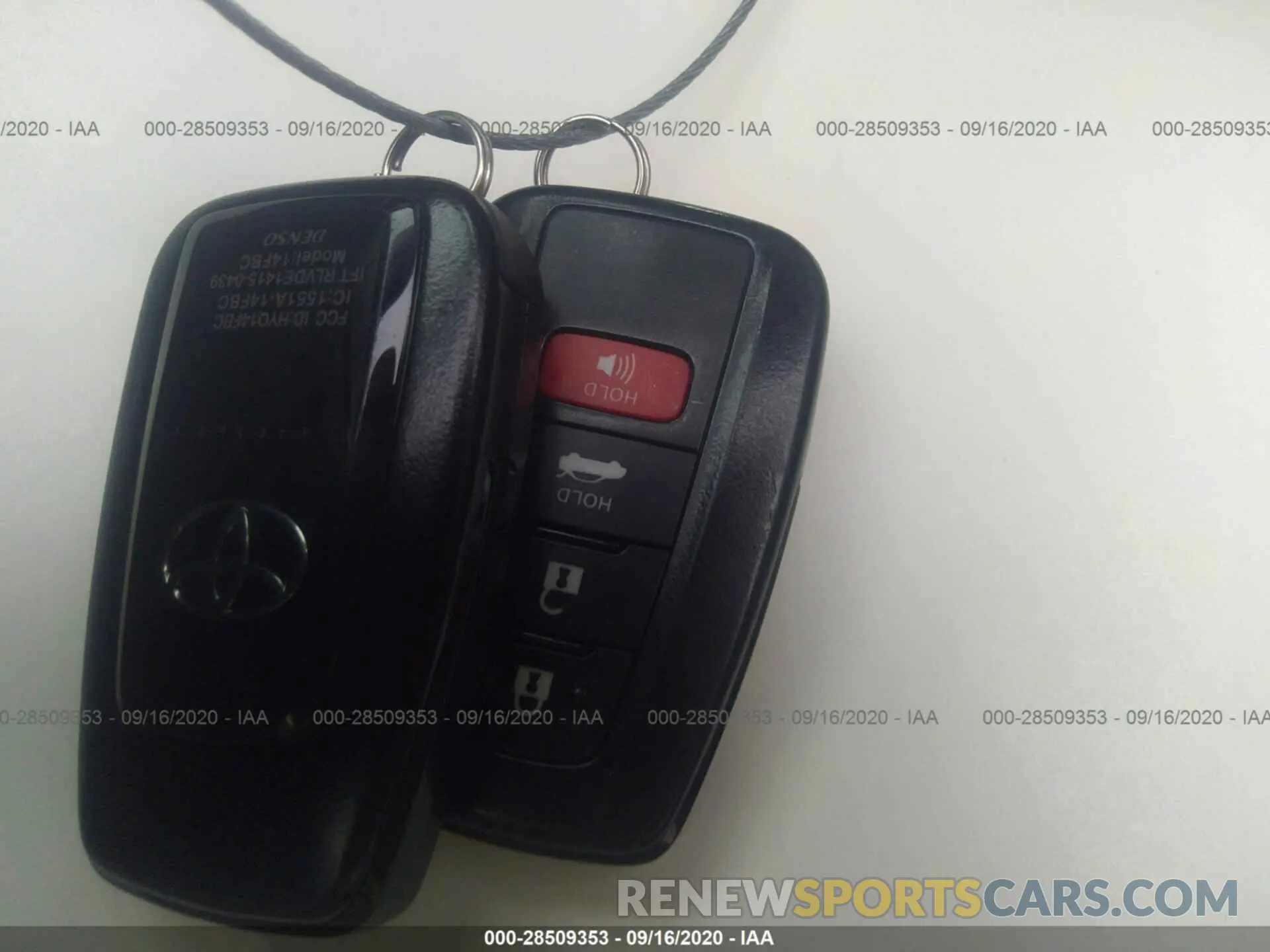 11 Photograph of a damaged car 4T1B61HK1KU246033 TOYOTA CAMRY 2019