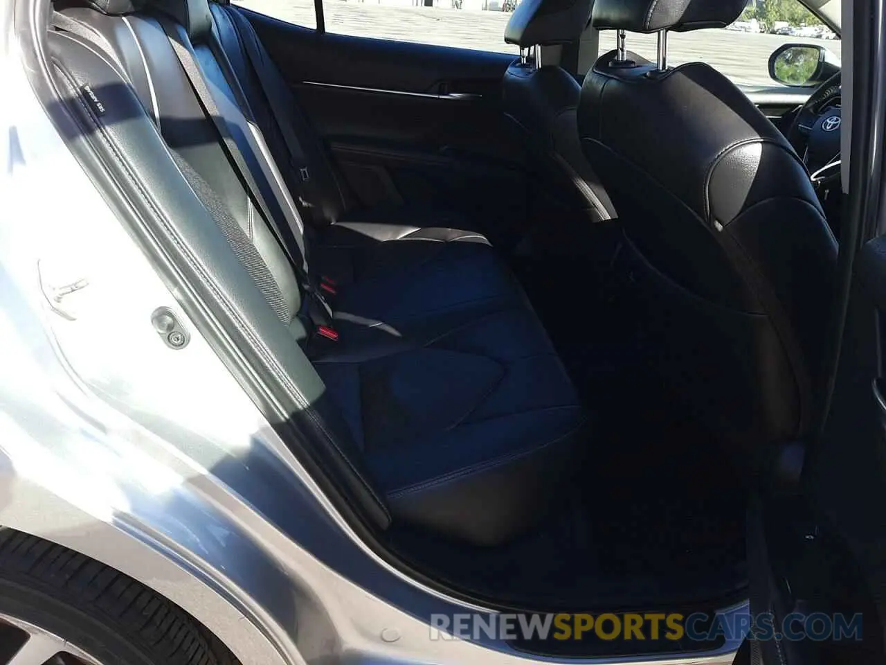 6 Photograph of a damaged car 4T1B61HK1KU266282 TOYOTA CAMRY 2019