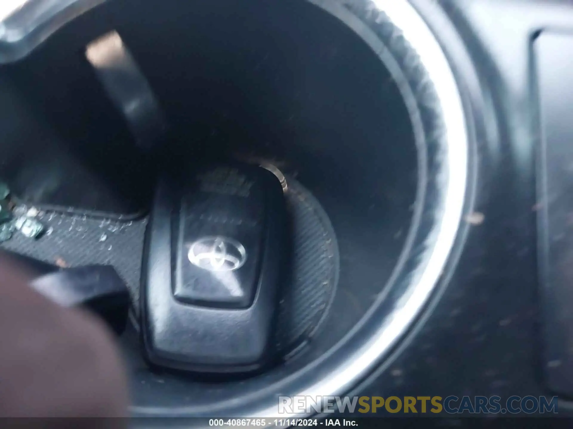 11 Photograph of a damaged car 4T1B61HK1KU286905 TOYOTA CAMRY 2019