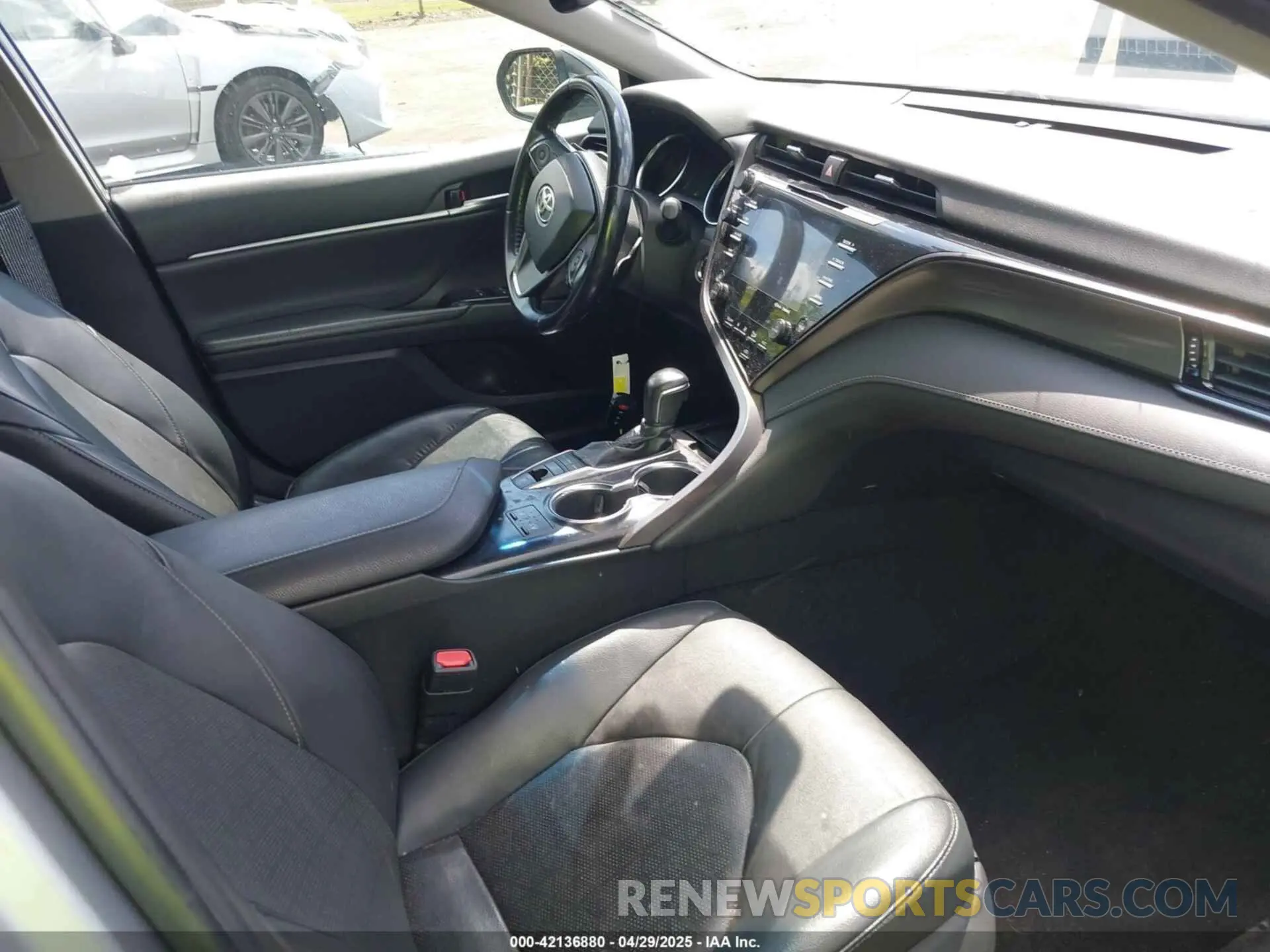 5 Фотография поврежденного автомобиля 4T1B61HK1KU292185 TOYOTA CAMRY 2019