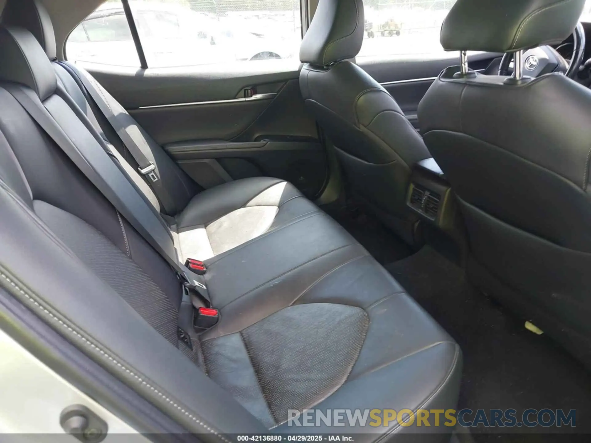 8 Фотография поврежденного автомобиля 4T1B61HK1KU292185 TOYOTA CAMRY 2019