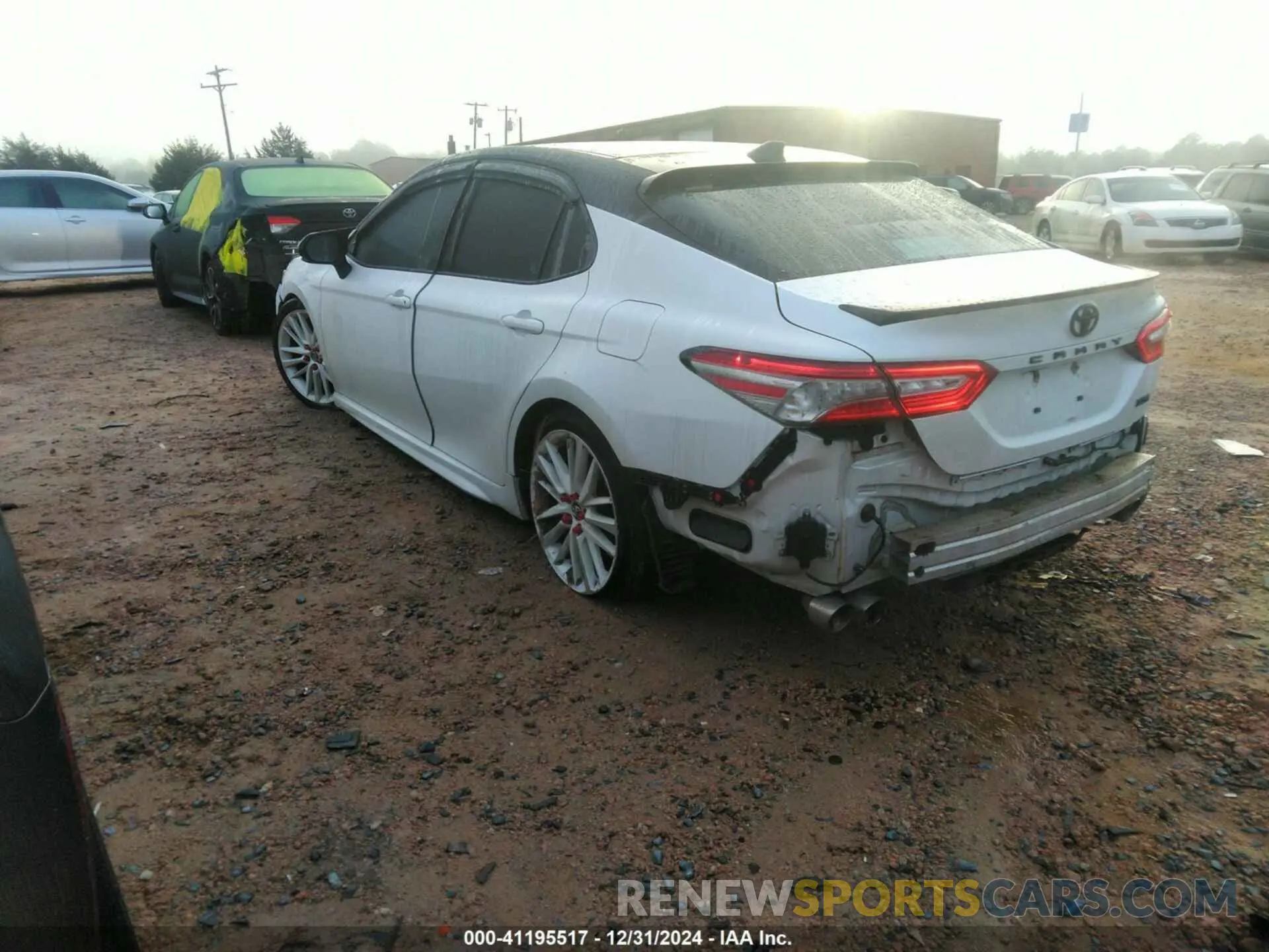 3 Фотография поврежденного автомобиля 4T1B61HK1KU294163 TOYOTA CAMRY 2019