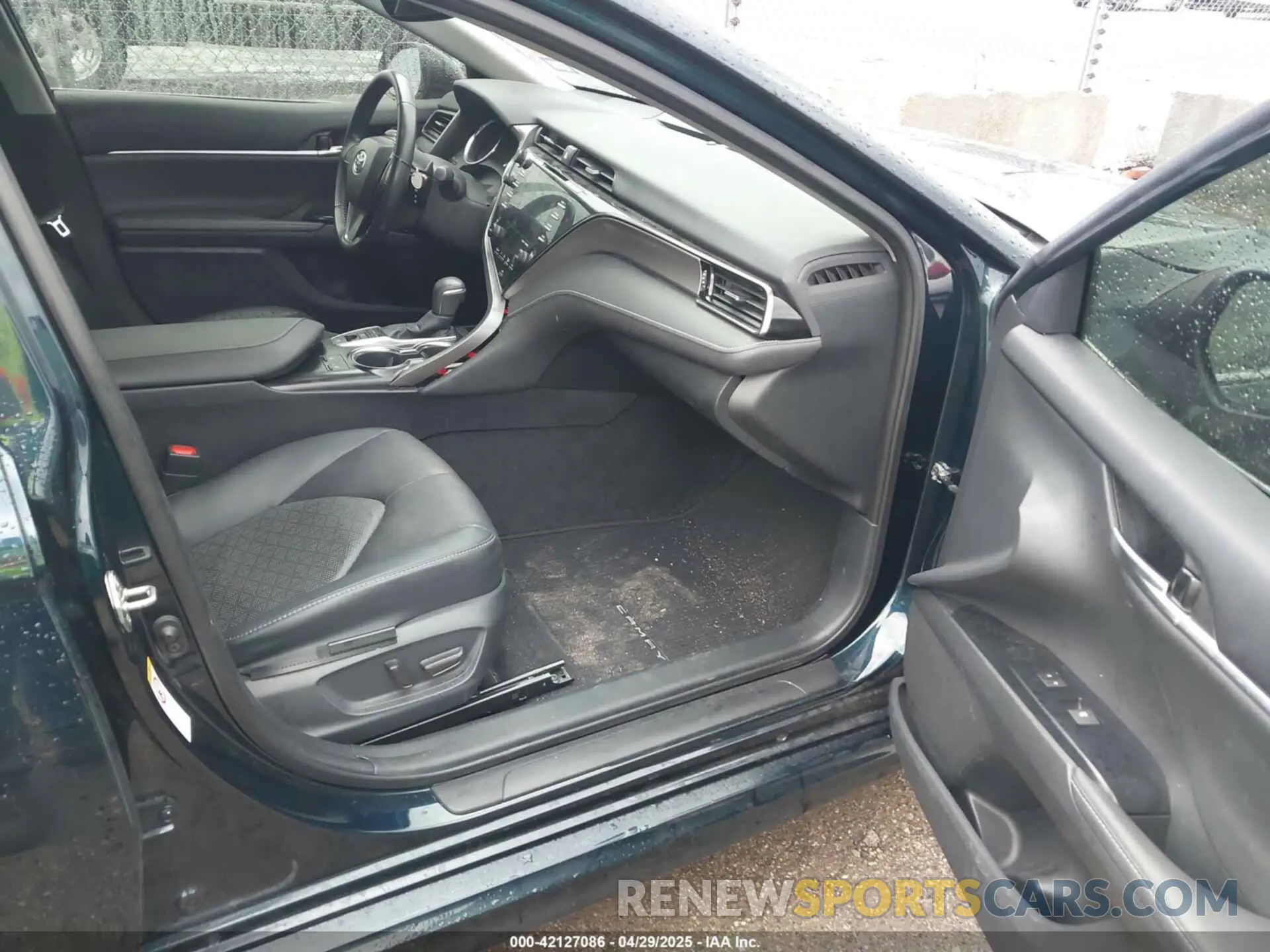 5 Photograph of a damaged car 4T1B61HK1KU704038 TOYOTA CAMRY 2019