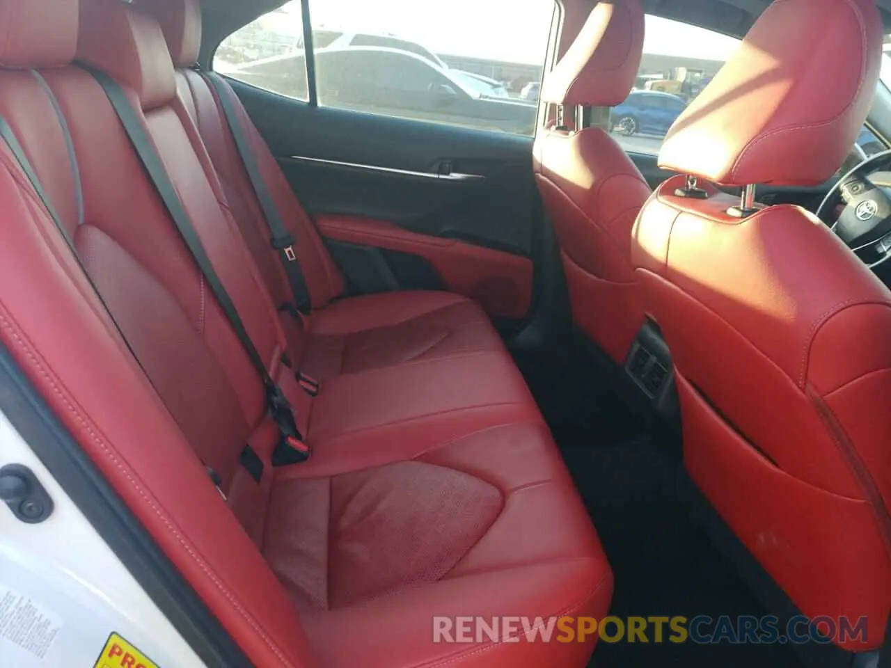 10 Photograph of a damaged car 4T1B61HK1KU721275 TOYOTA CAMRY 2019