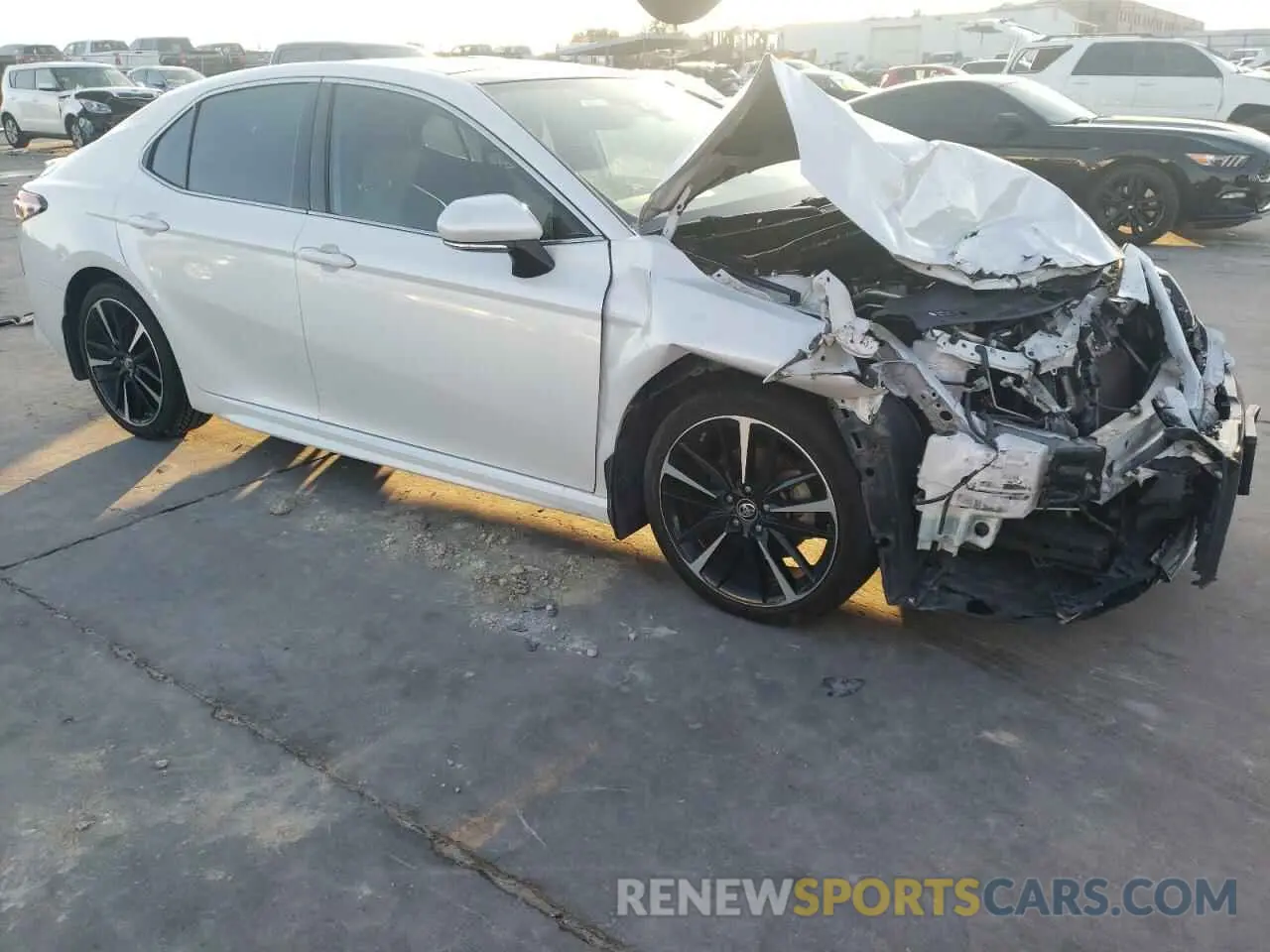 4 Photograph of a damaged car 4T1B61HK1KU721275 TOYOTA CAMRY 2019