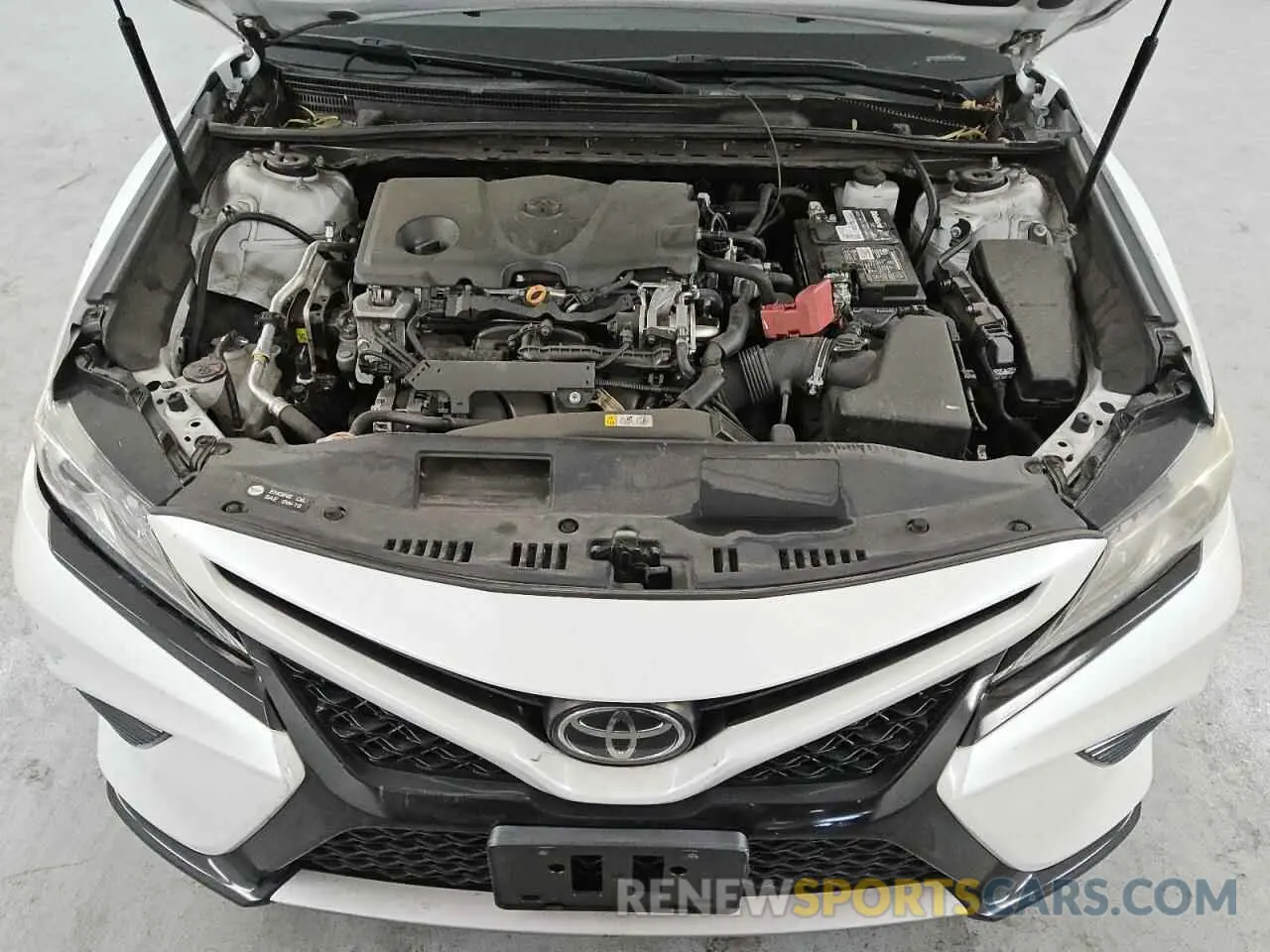 11 Photograph of a damaged car 4T1B61HK1KU742028 TOYOTA CAMRY 2019