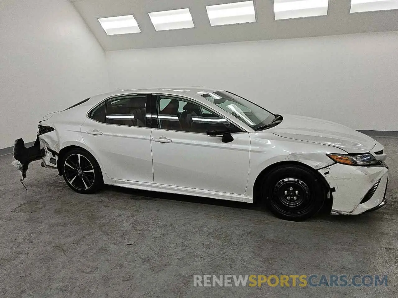 4 Photograph of a damaged car 4T1B61HK1KU742028 TOYOTA CAMRY 2019