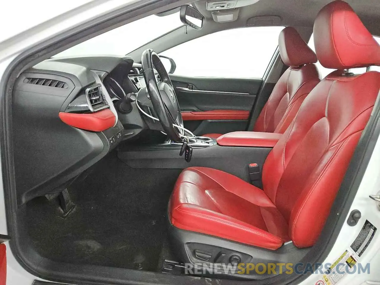 7 Photograph of a damaged car 4T1B61HK1KU742028 TOYOTA CAMRY 2019