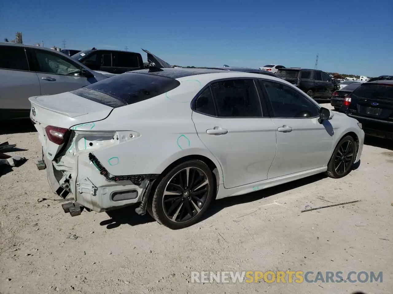 3 Photograph of a damaged car 4T1B61HK1KU743373 TOYOTA CAMRY 2019