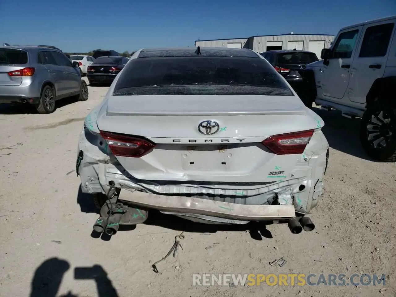 6 Photograph of a damaged car 4T1B61HK1KU743373 TOYOTA CAMRY 2019