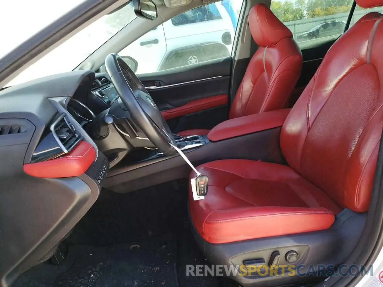 7 Photograph of a damaged car 4T1B61HK1KU743373 TOYOTA CAMRY 2019