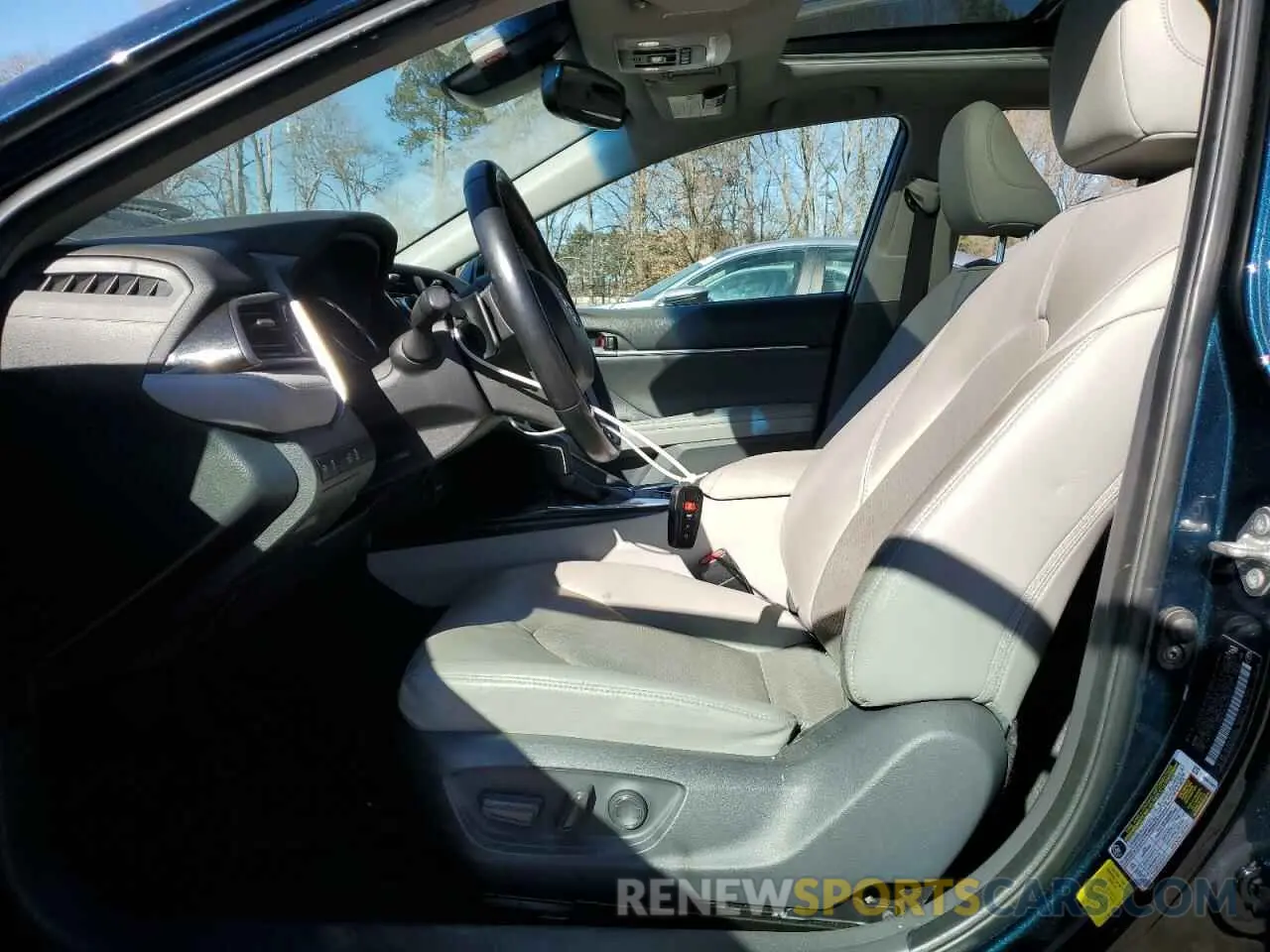 7 Photograph of a damaged car 4T1B61HK1KU787213 TOYOTA CAMRY 2019