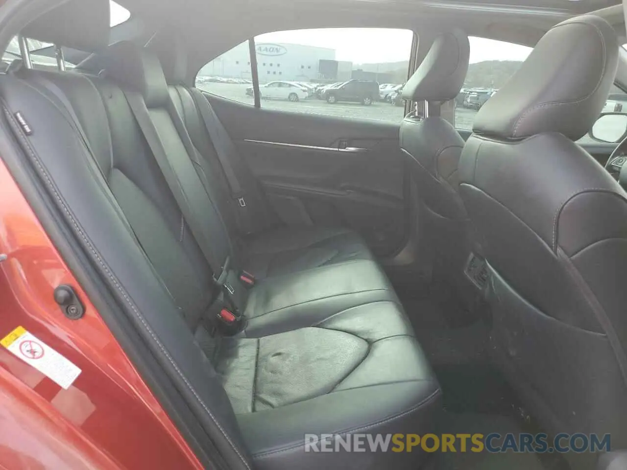 10 Photograph of a damaged car 4T1B61HK2KU183542 TOYOTA CAMRY 2019