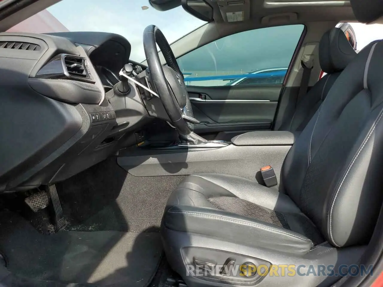 7 Photograph of a damaged car 4T1B61HK2KU183542 TOYOTA CAMRY 2019