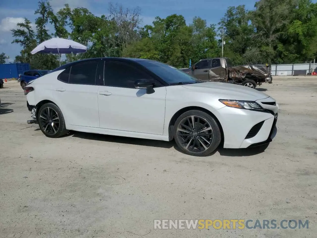 4 Photograph of a damaged car 4T1B61HK2KU190975 TOYOTA CAMRY 2019
