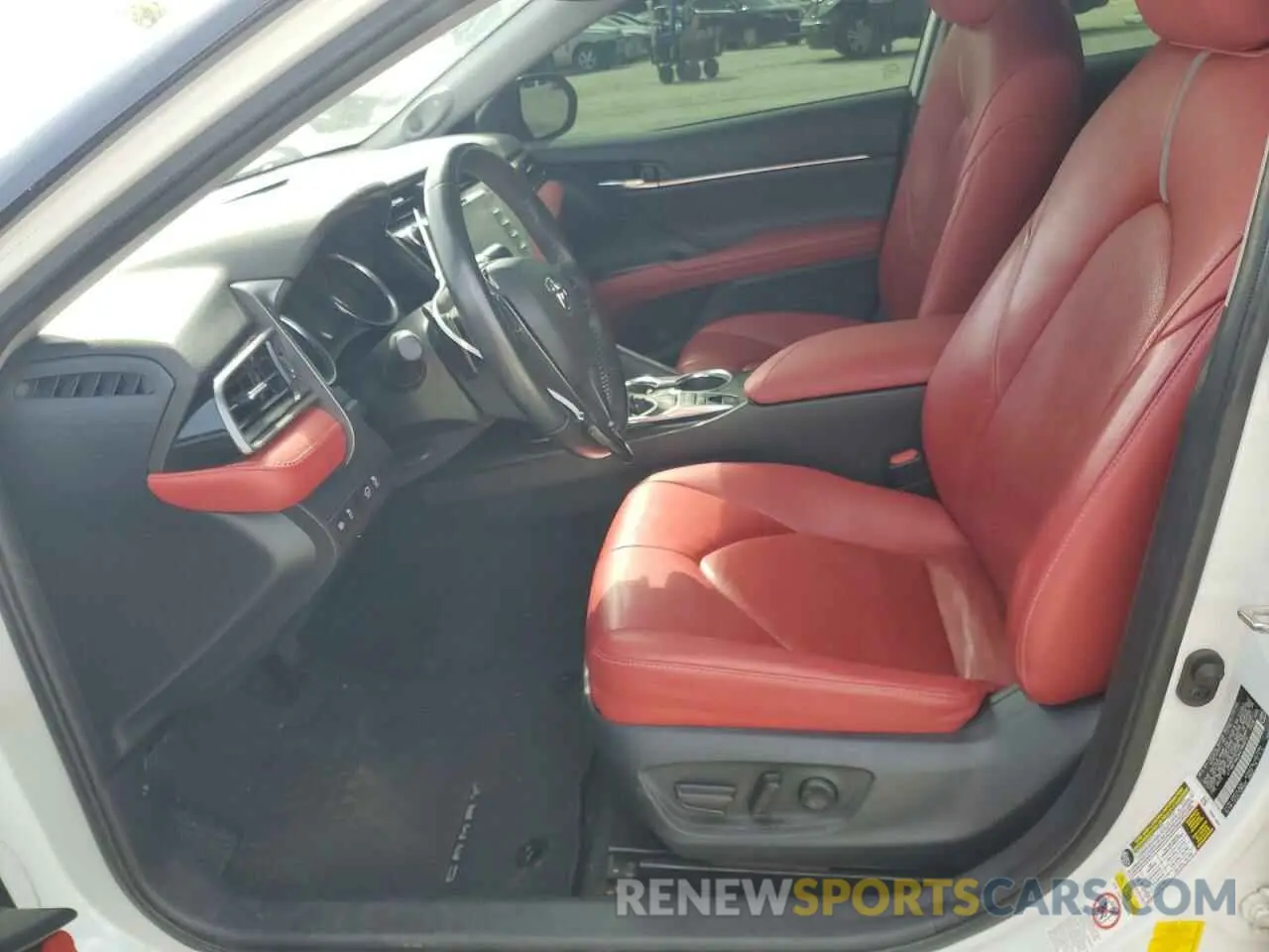 7 Photograph of a damaged car 4T1B61HK2KU190975 TOYOTA CAMRY 2019