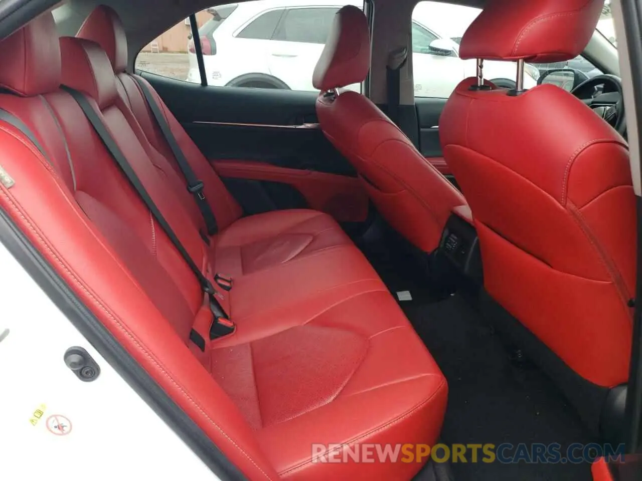 10 Photograph of a damaged car 4T1B61HK2KU209959 TOYOTA CAMRY 2019