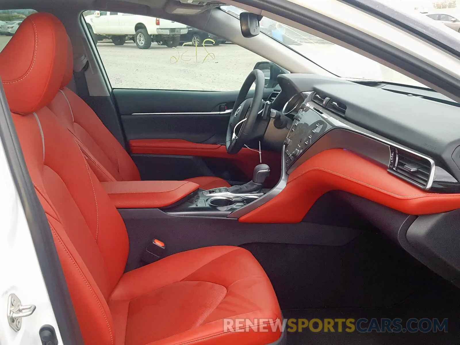 5 Photograph of a damaged car 4T1B61HK2KU299873 TOYOTA CAMRY 2019