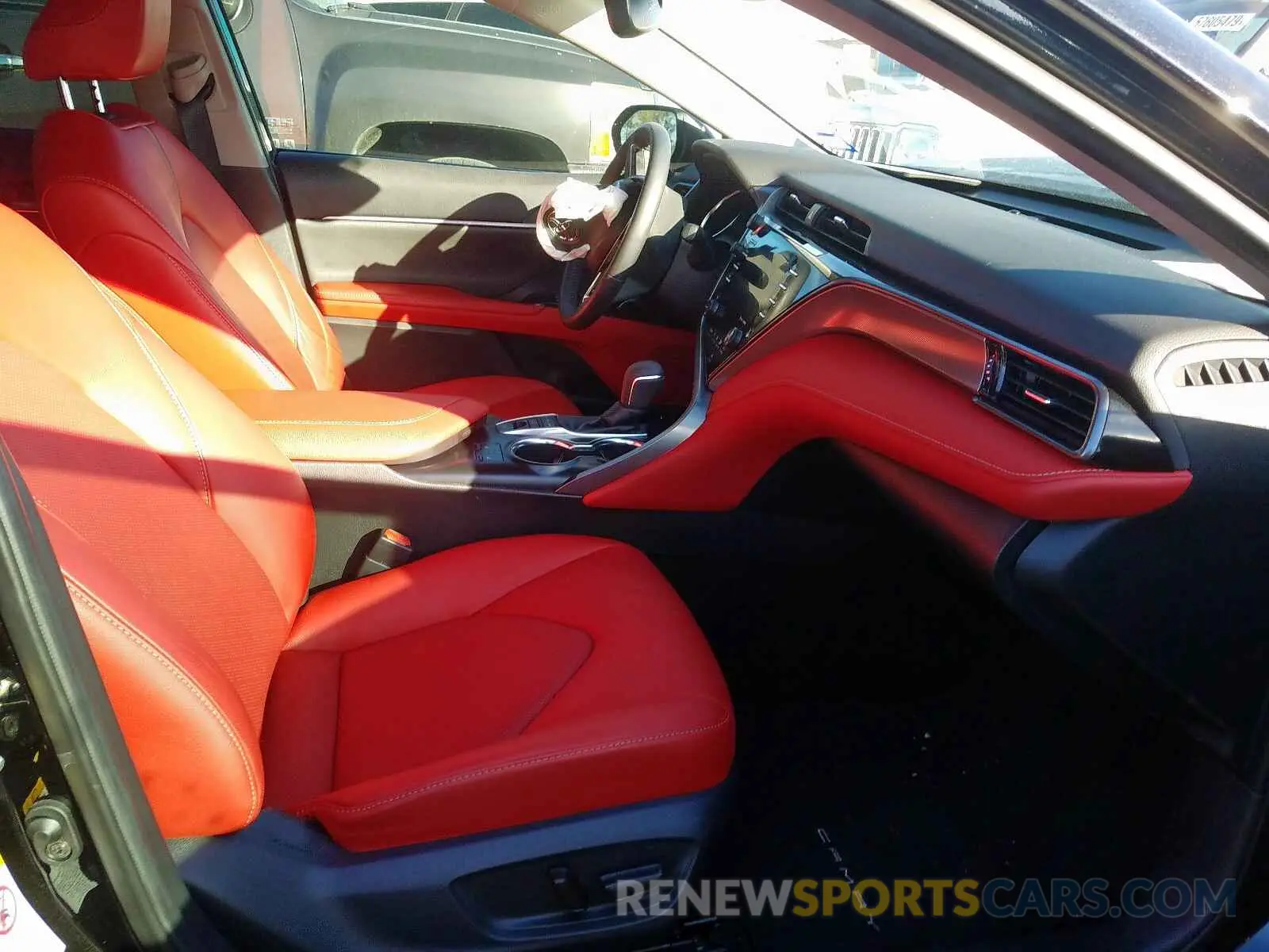 5 Photograph of a damaged car 4T1B61HK2KU710592 TOYOTA CAMRY 2019