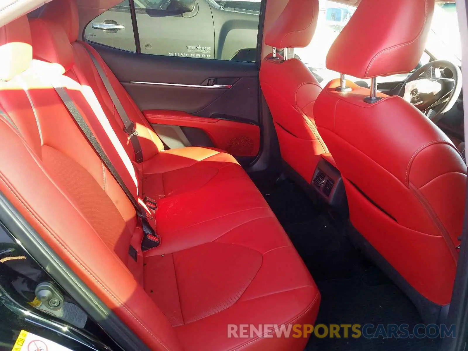 6 Photograph of a damaged car 4T1B61HK2KU710592 TOYOTA CAMRY 2019