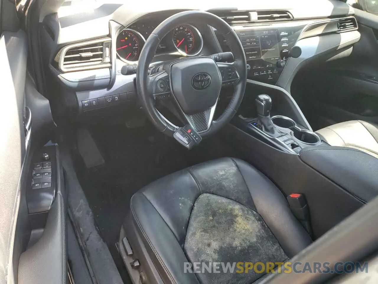 8 Photograph of a damaged car 4T1B61HK2KU735105 TOYOTA CAMRY 2019