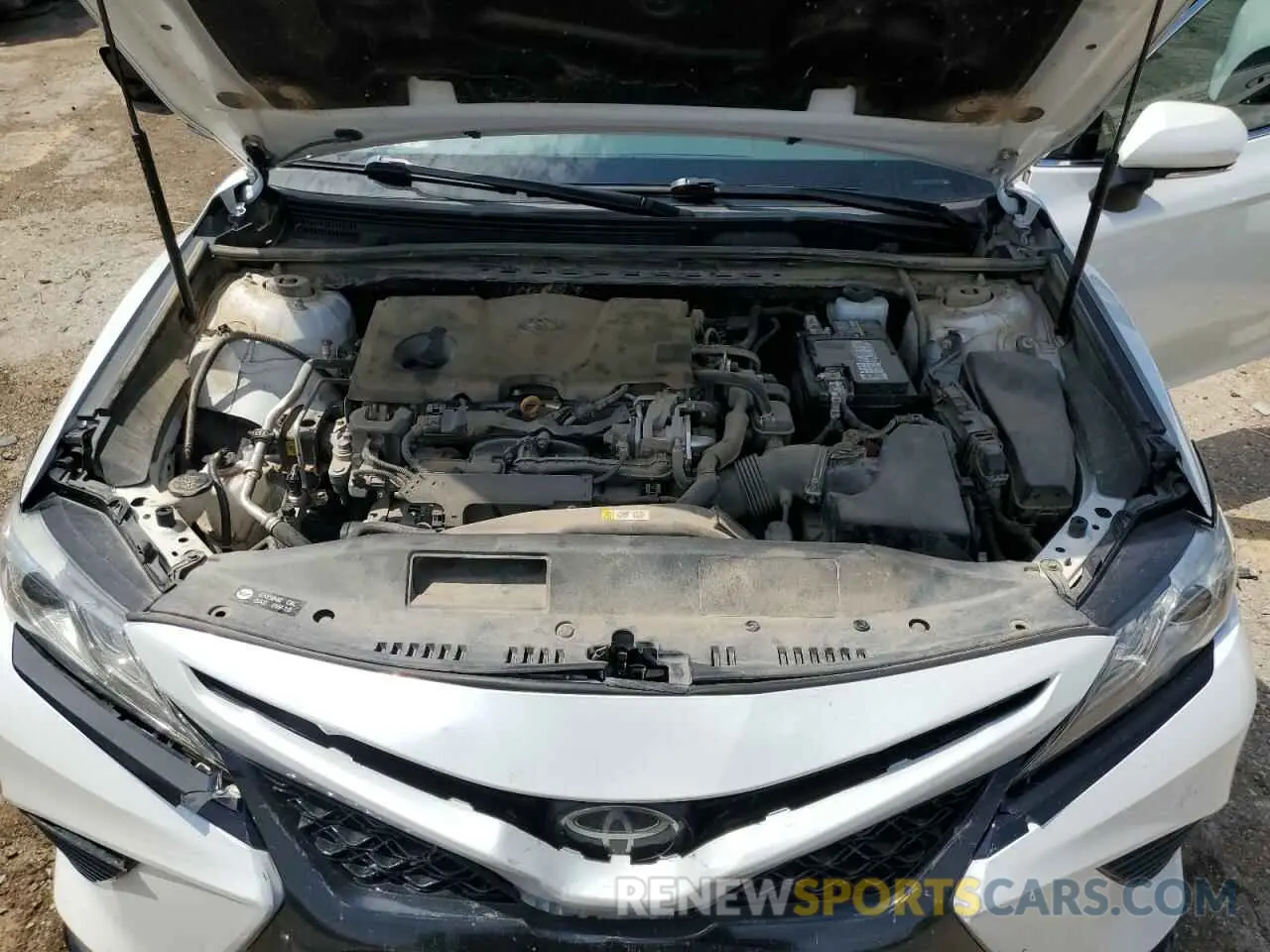 11 Photograph of a damaged car 4T1B61HK2KU736450 TOYOTA CAMRY 2019