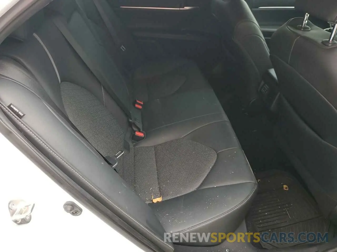 10 Photograph of a damaged car 4T1B61HK2KU780237 TOYOTA CAMRY 2019