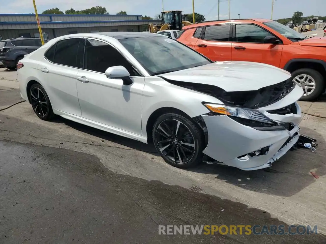 4 Photograph of a damaged car 4T1B61HK2KU797183 TOYOTA CAMRY 2019
