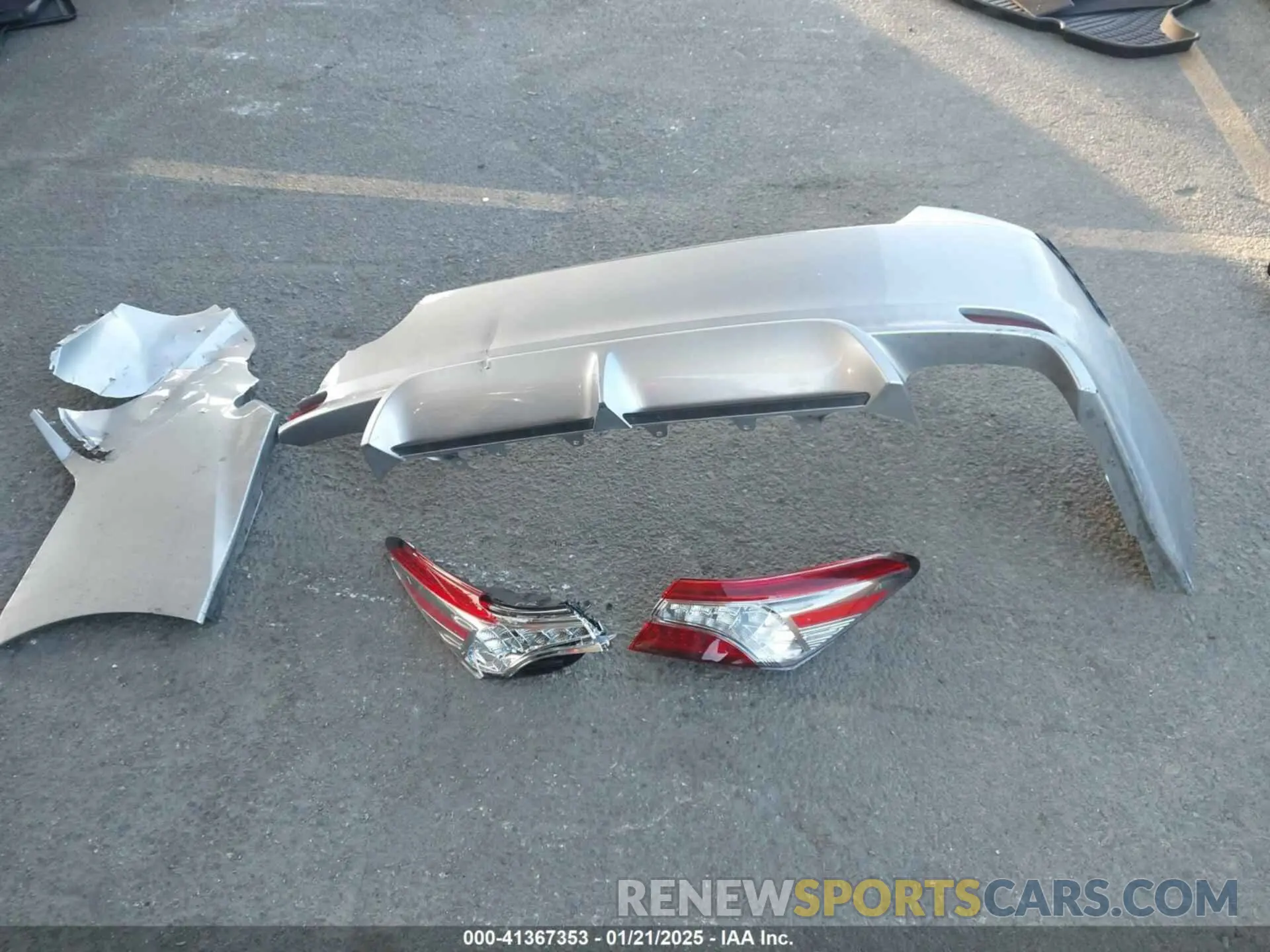 12 Photograph of a damaged car 4T1B61HK2KU808439 TOYOTA CAMRY 2019