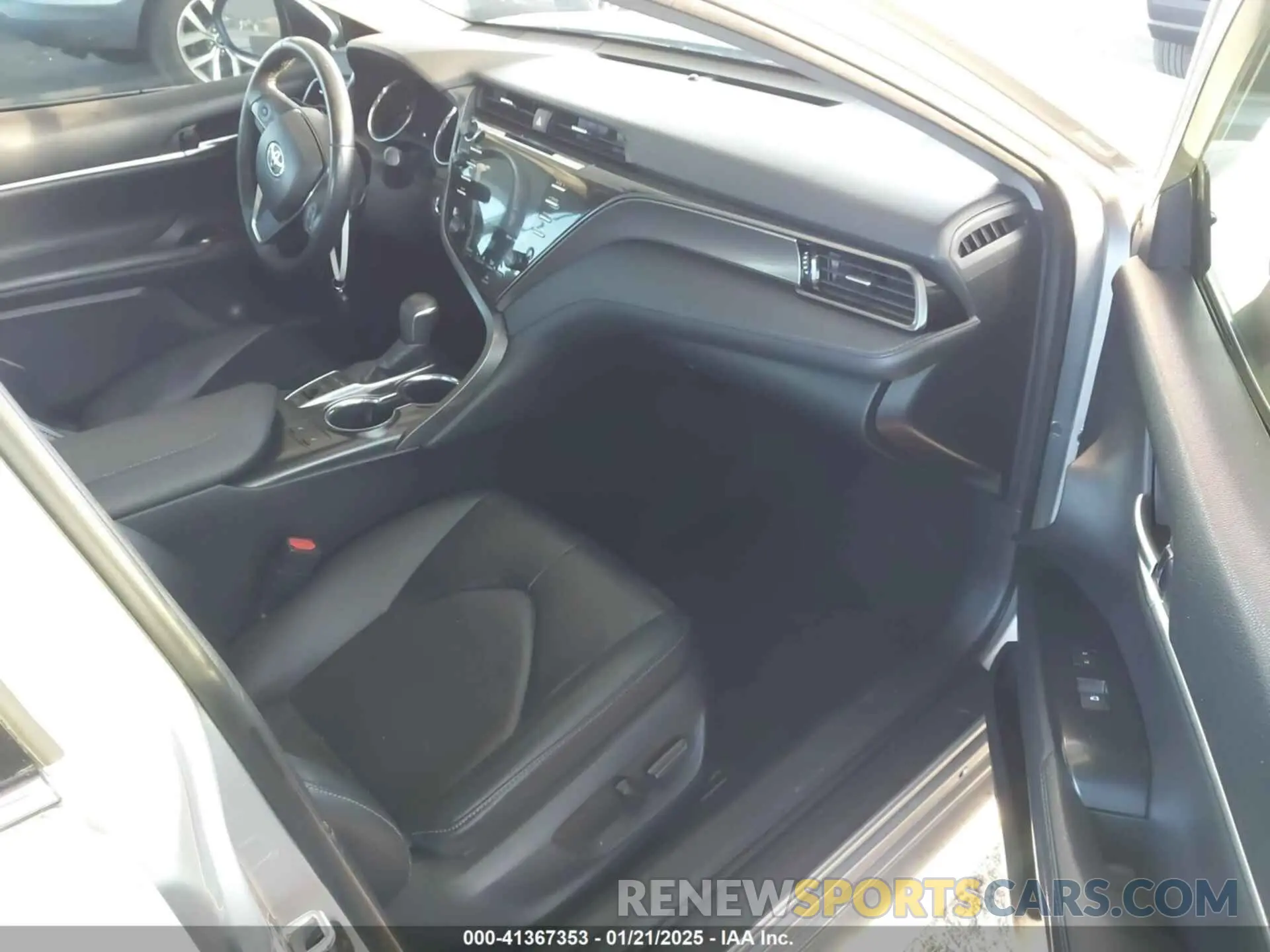 5 Photograph of a damaged car 4T1B61HK2KU808439 TOYOTA CAMRY 2019