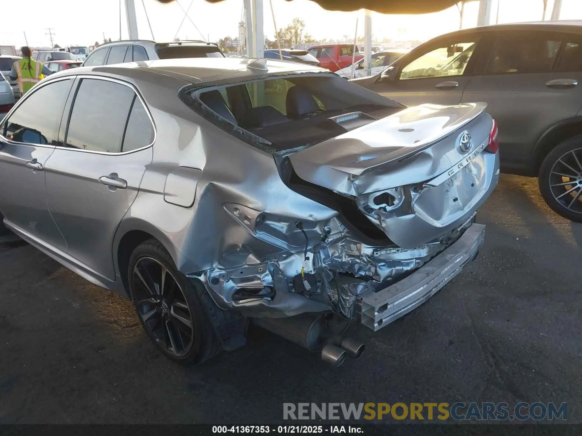 6 Photograph of a damaged car 4T1B61HK2KU808439 TOYOTA CAMRY 2019