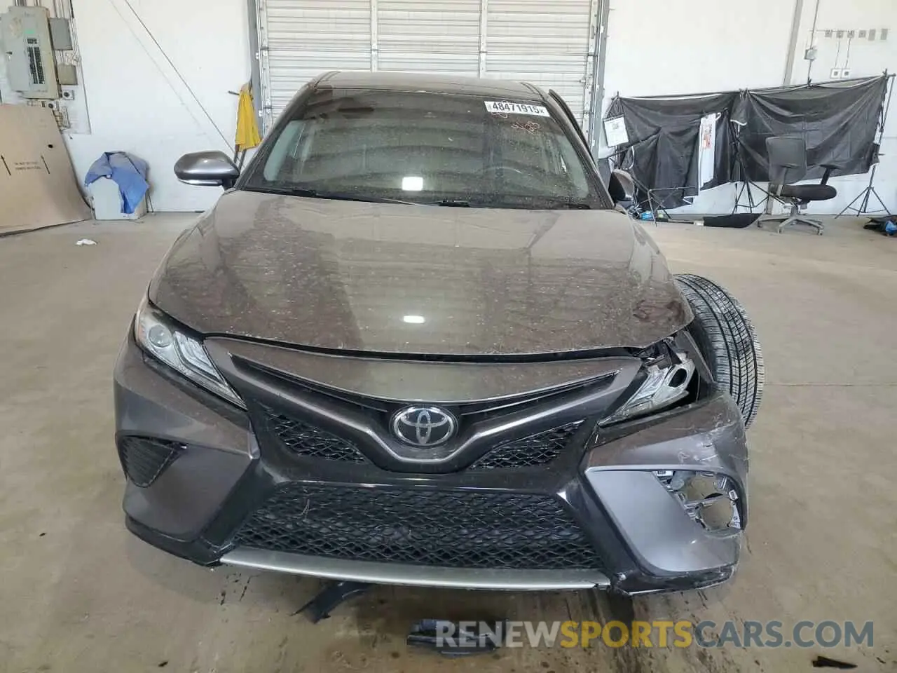 5 Photograph of a damaged car 4T1B61HK2KU828559 TOYOTA CAMRY 2019