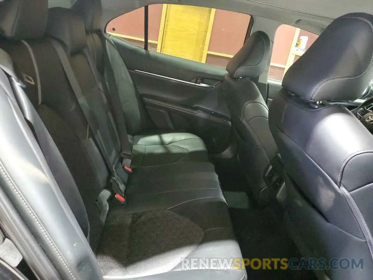 10 Photograph of a damaged car 4T1B61HK3KU169732 TOYOTA CAMRY 2019