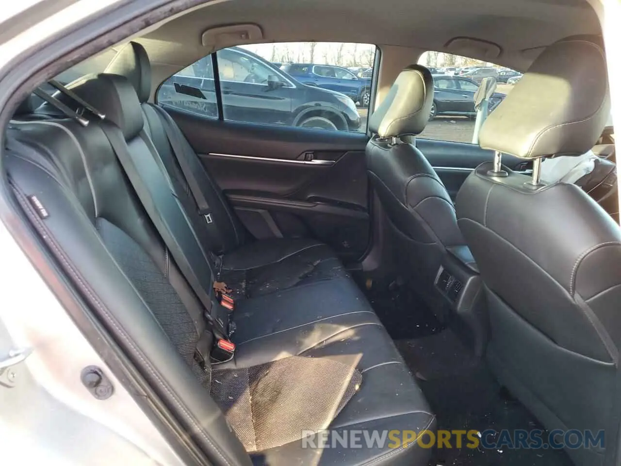 11 Photograph of a damaged car 4T1B61HK3KU227757 TOYOTA CAMRY 2019